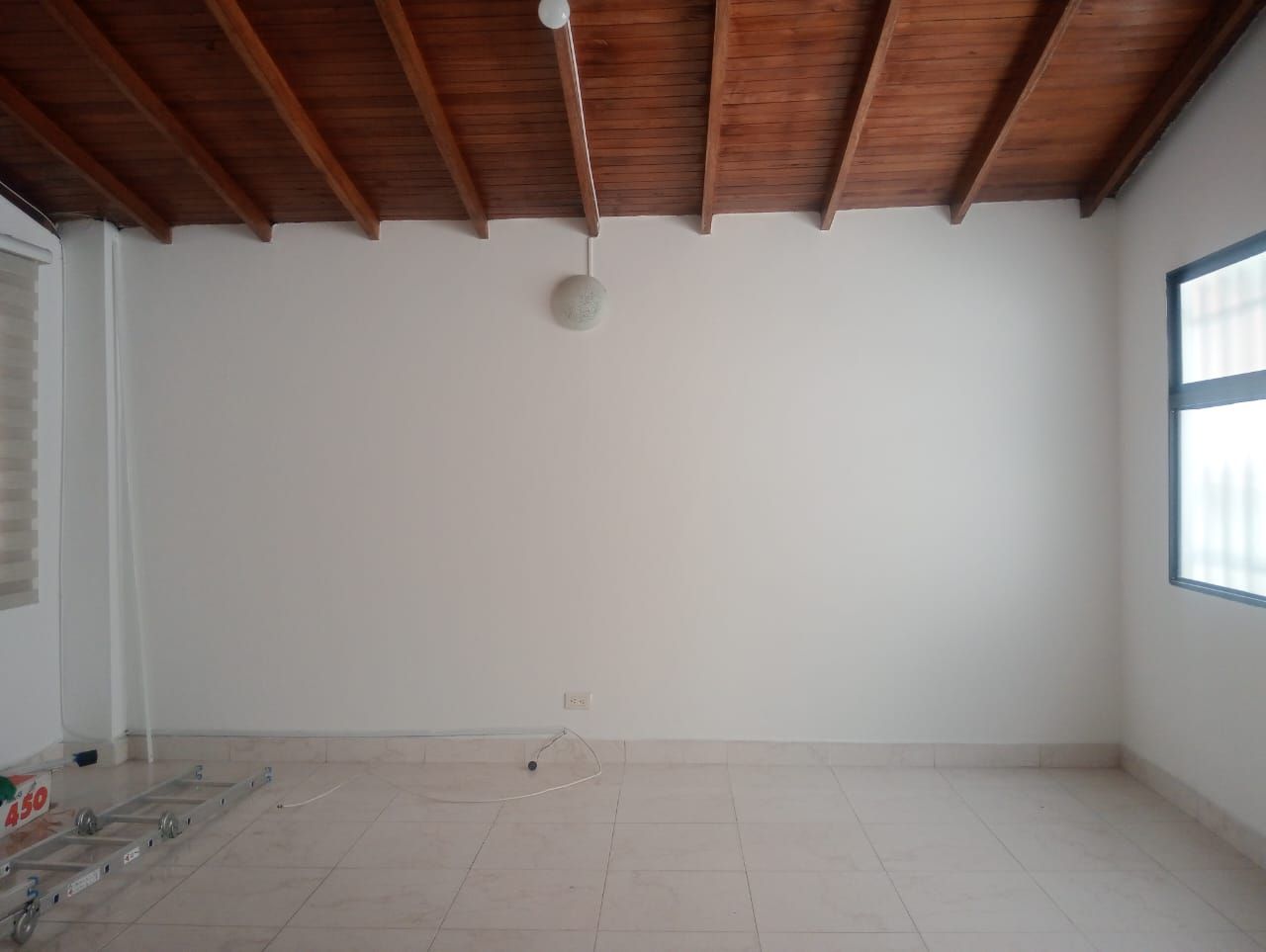 Oficina en arriendo Antioquia Medellín Lorena 200 m2 Habitaciones 0 Baños 2 Garajes 0 Precio $4600000