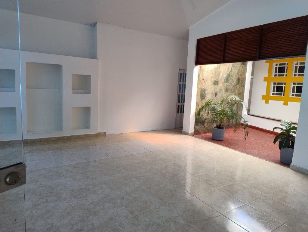 Casa en arriendo Valle Del Cauca Cali Tequendama 250 m2 Habitaciones 5 Baños 2 Garajes 4 Precio $5000000