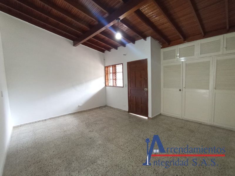 Edificio en venta Antioquia Medellín Santa Teresita 325 m2 Habitaciones 6 Baños 6 Garajes 2 Precio $1550000000
