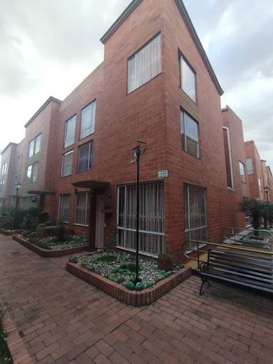 Casa en arriendo Cundinamarca Bogotá Capellanía 72 m2 Habitaciones 3 Baños 2 Garajes 1 Precio $2800000