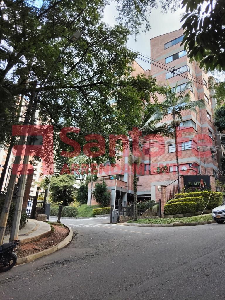 Apartamento en arriendo Antioquia Medellín Loma De Los Bernal 74 m2 Habitaciones 3 Baños 2 Garajes 1 Precio $2400000