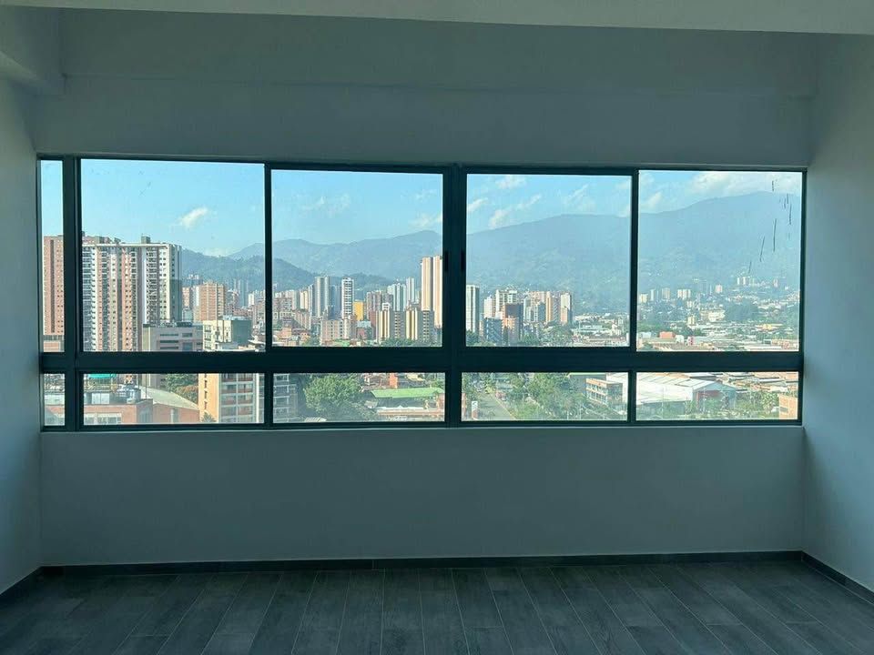 Oficina en arriendo Antioquia Sabaneta Restrepo Naranjo 33 m2 Habitaciones 0 Baños 1 Garajes 0 Precio $3100000
