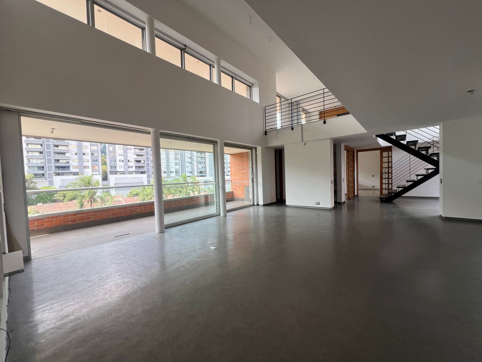 Apartamento en venta Antioquia Envigado Zúñiga 230 m2 Habitaciones 3 Baños 3 Garajes 2 Precio $1280000000