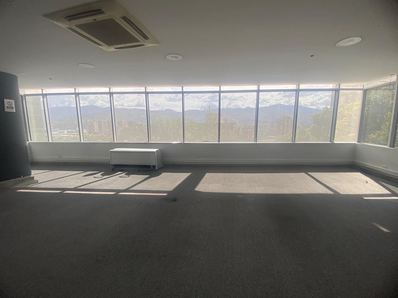Oficina en arriendo Antioquia Medellín Altos Del Poblado 117 m2 Habitaciones 0 Baños 2 Garajes 1 Precio $9800000