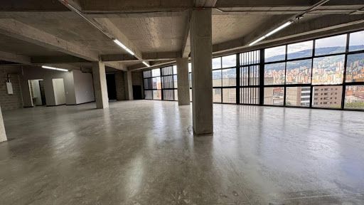 Bodega en arriendo Antioquia Itagüí Santa María No 1 300 m2 Habitaciones 0 Baños 2 Garajes 2 Precio $9200000
