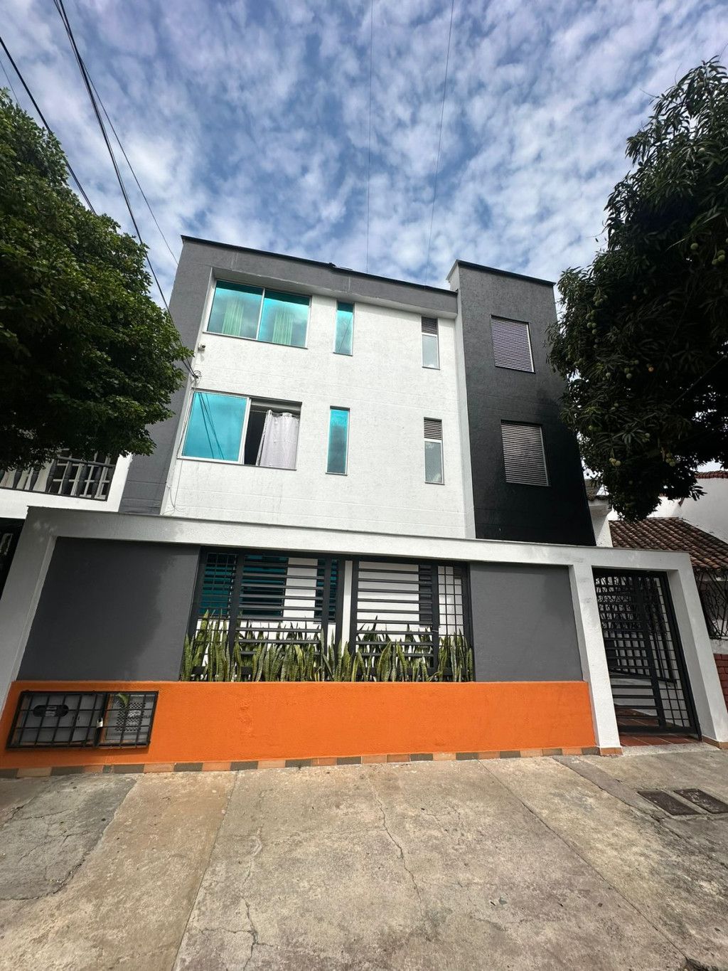 Edificio en venta Valle Del Cauca Cali Nueva Tequendama 420 m2 Habitaciones 9 Baños 9 Garajes 0 Precio $1300000000