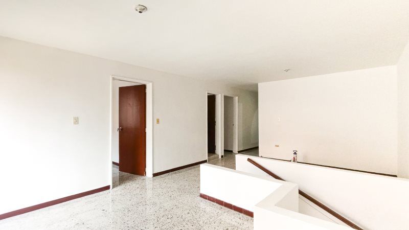 Casa en arriendo Antioquia Medellín Los Alcazares 80 m2 Habitaciones 3 Baños 2 Garajes 0 Precio $2000000