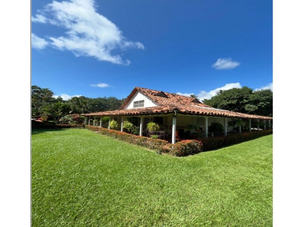 Finca en venta Antioquia Santafé De Antioquia Santafé De Antioquia 26217 m2 Habitaciones 4 Baños 3 Garajes 2 Precio $7150000000