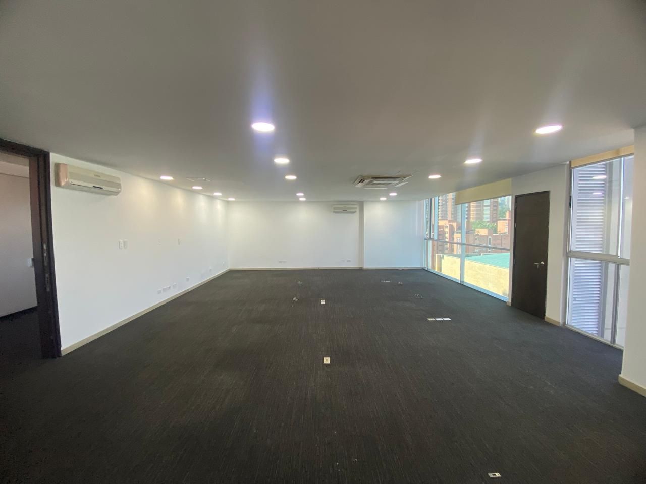 Oficina en arriendo Antioquia Medellín El Castillo 95 m2 Habitaciones 0 Baños 1 Garajes 2 Precio $8700000