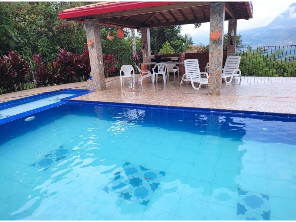 Finca en venta Antioquia Medellín La Candelaria 8000 m2 Habitaciones 3 Baños 3 Garajes 2 Precio $700000000