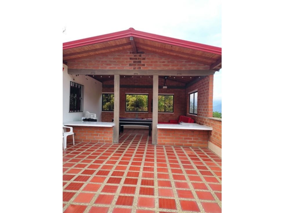 Finca en venta Antioquia Medellín La Candelaria 8000 m2 Habitaciones 3 Baños 3 Garajes 2 Precio $700000000