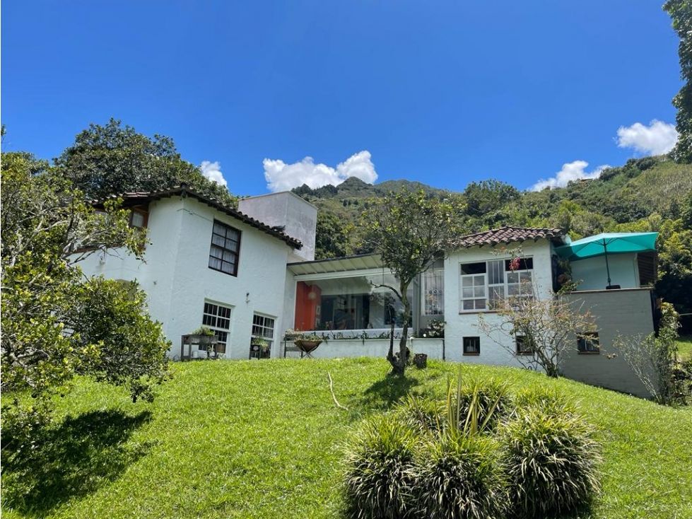 Casa en venta Antioquia Copacabana Copacabana 4000 m2 Habitaciones 3 Baños 5 Garajes 5 Precio $1700000000