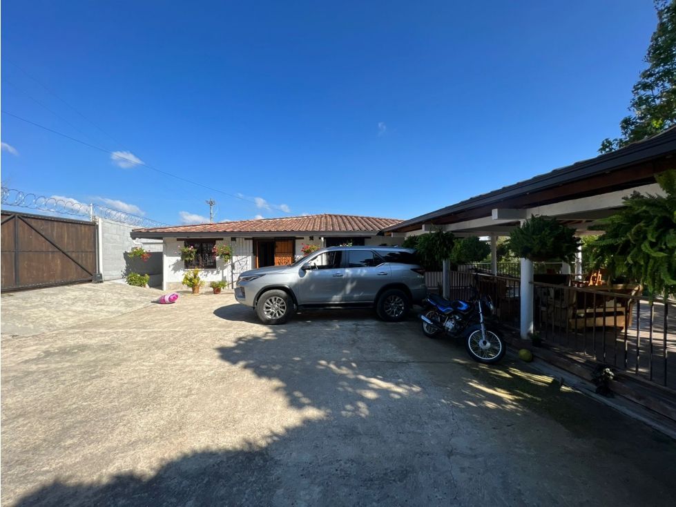 Finca en venta Antioquia Marinilla Marinilla 1729 m2 Habitaciones 8 Baños 8 Garajes 8 Precio $1450000000