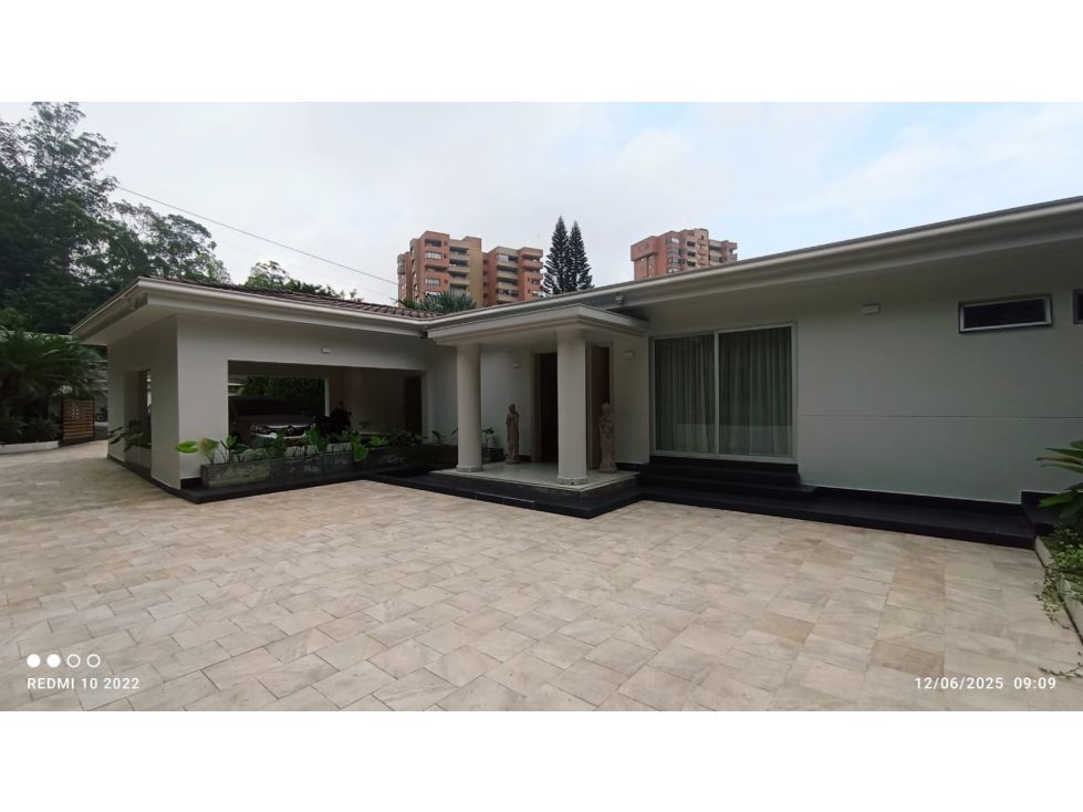 Casa en arriendo Antioquia Medellín El Poblado 1205 m2 Habitaciones 4 Baños 6 Garajes 5 Precio $25000000