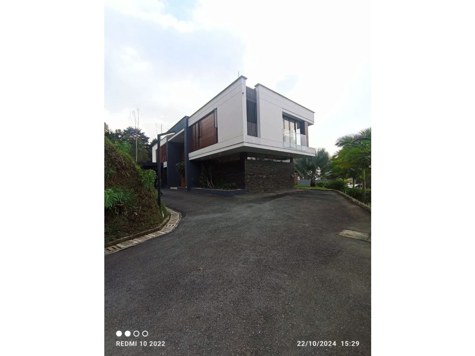 Casa en arriendo o venta Antioquia Medellín La Candelaria 2416 m2 Habitaciones 4 Baños 6 Garajes 6 Precio venta $7000000000 Precio arriendo $39000000
