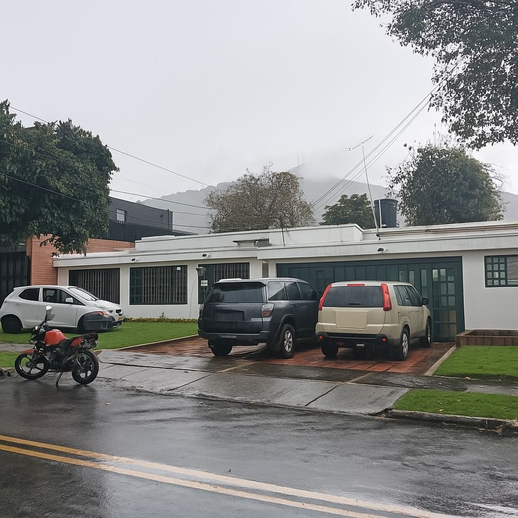 Casa en venta Cundinamarca Bogotá Santa Barbara Alta 584 m2 Habitaciones 4 Baños 3 Garajes 2 Precio $3500000000