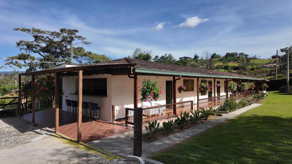 Finca en arriendo Antioquia El Carmen De Viboral El Carmen De Viboral 650 m2 Habitaciones 4 Baños 4 Garajes 4 Precio $7000000