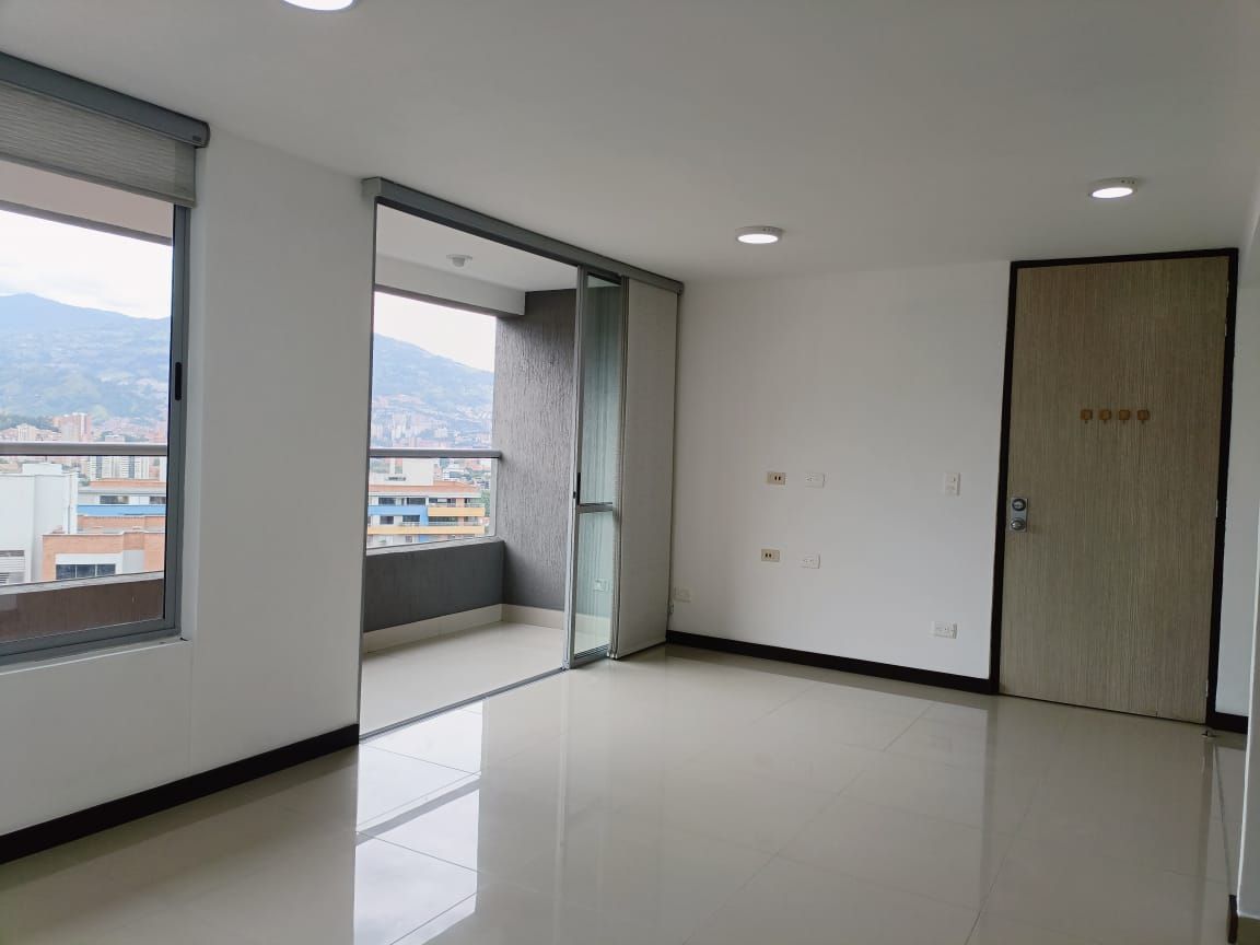 Apartamento en arriendo Antioquia Medellín Loma De Los Bernal 84 m2 Habitaciones 3 Baños 2 Garajes 1 Precio $3750000