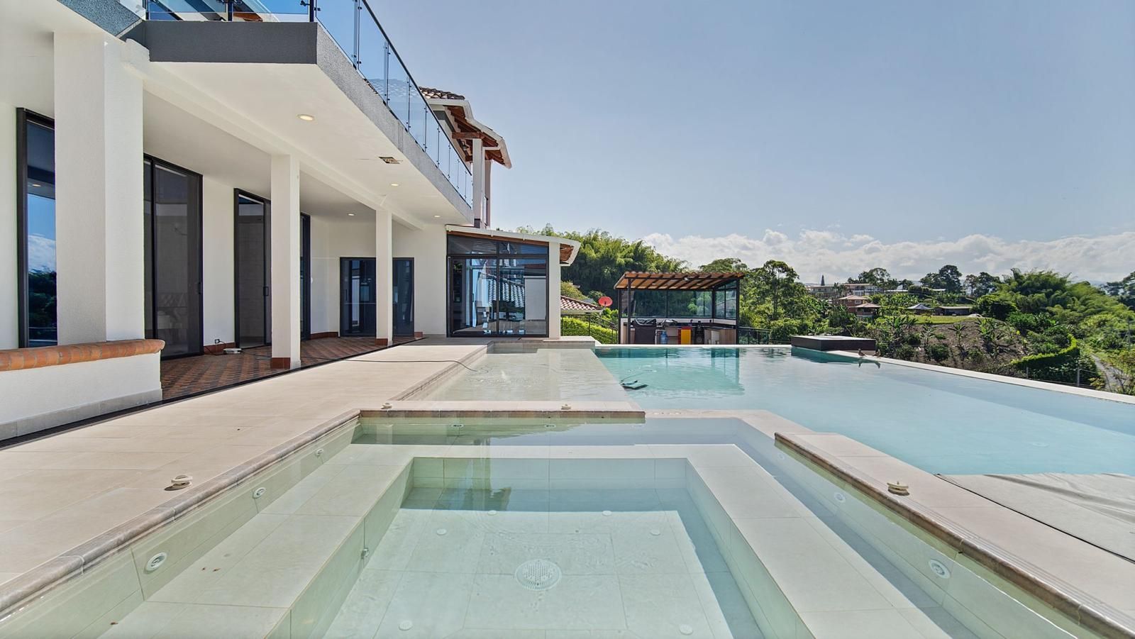 Casa Campestre en venta Risaralda Pereira Br Villa Ilusion 500 m2 Habitaciones 3 Baños 6 Garajes 6 Precio $2600000000