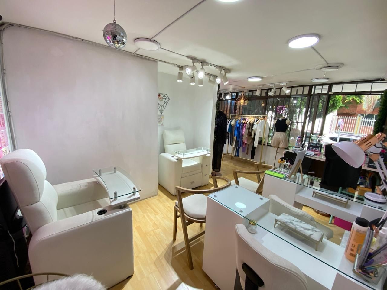 Local en arriendo Antioquia Medellín San Joaquin 35 m2 Habitaciones 0 Baños 1 Garajes 0 Precio $3500000
