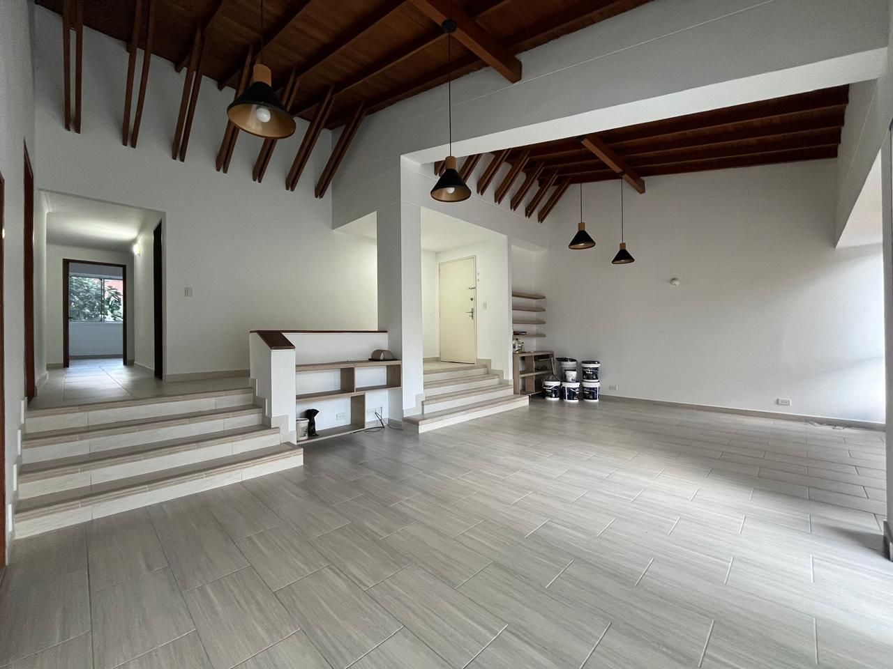 Apartamento en arriendo Antioquia Medellín Castropol 170 m2 Habitaciones 4 Baños 3 Garajes 2 Precio $5400000