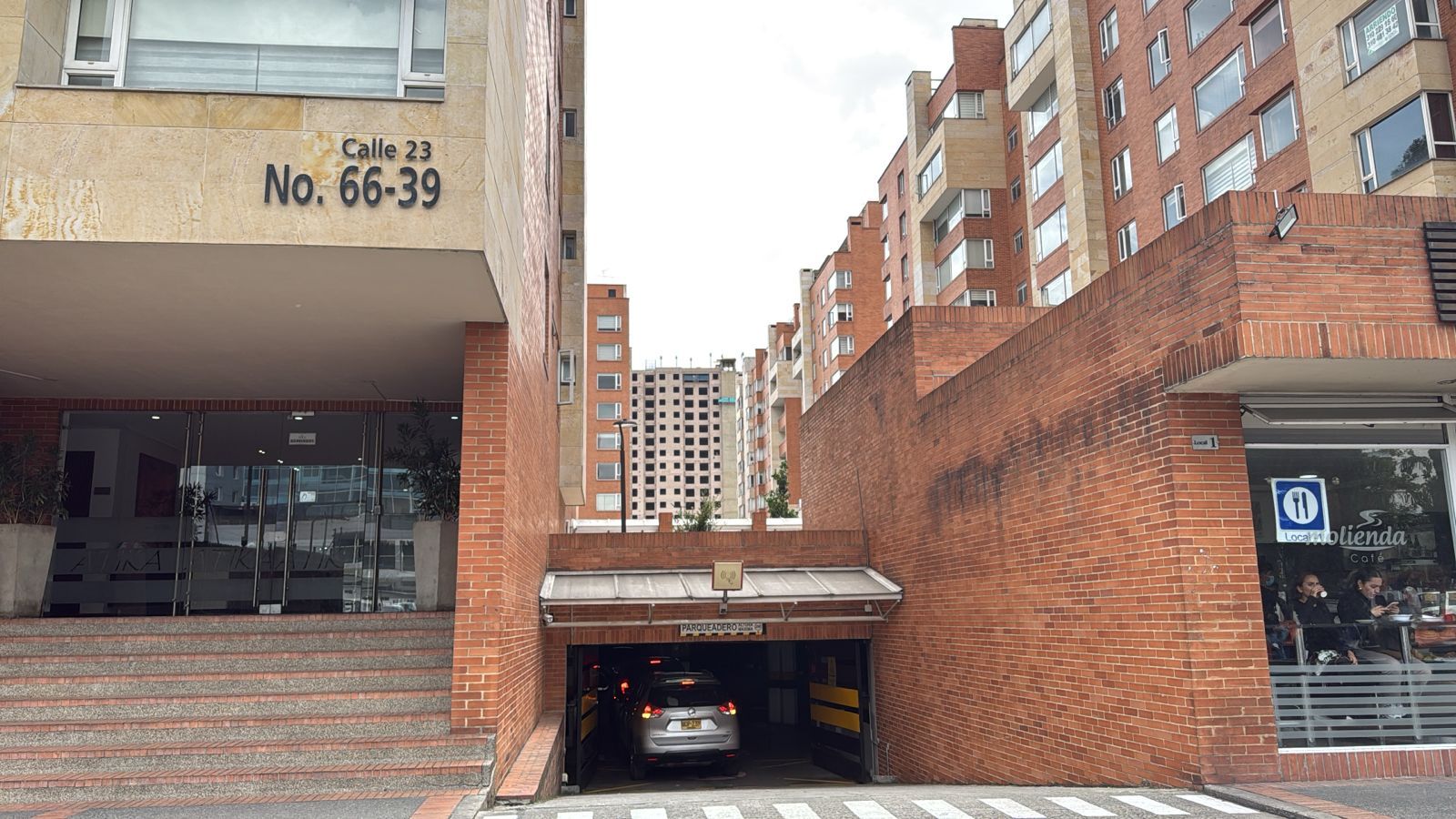 Apartamento en arriendo o venta Cundinamarca Bogotá Cjr Atika 2 127 m2 Habitaciones 3 Baños 3 Garajes 2 Precio venta $1200000000 Precio arriendo $6500000