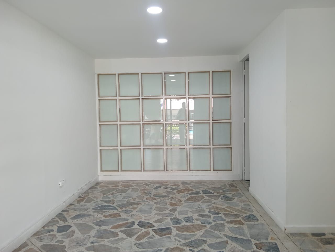 Local en arriendo Antioquia Medellín Laureles 22 m2 Habitaciones 0 Baños 1 Garajes 0 Precio $2200000