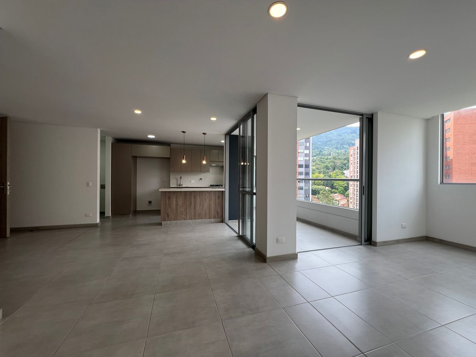 Apartamento en arriendo o venta Antioquia Envigado Loma De Las Brujas 105 m2 Habitaciones 2 Baños 3 Garajes 2 Precio venta $990000000 Precio arriendo $5650000