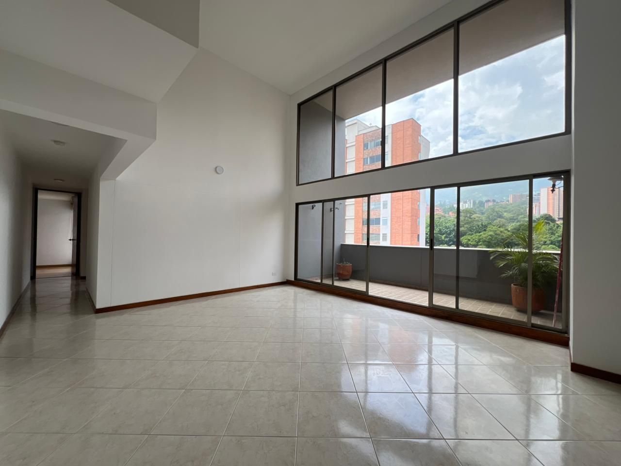 Apartamento en arriendo Antioquia Envigado Polideportivo Sur 160 m2 Habitaciones 4 Baños 3 Garajes 2 Precio $6650000