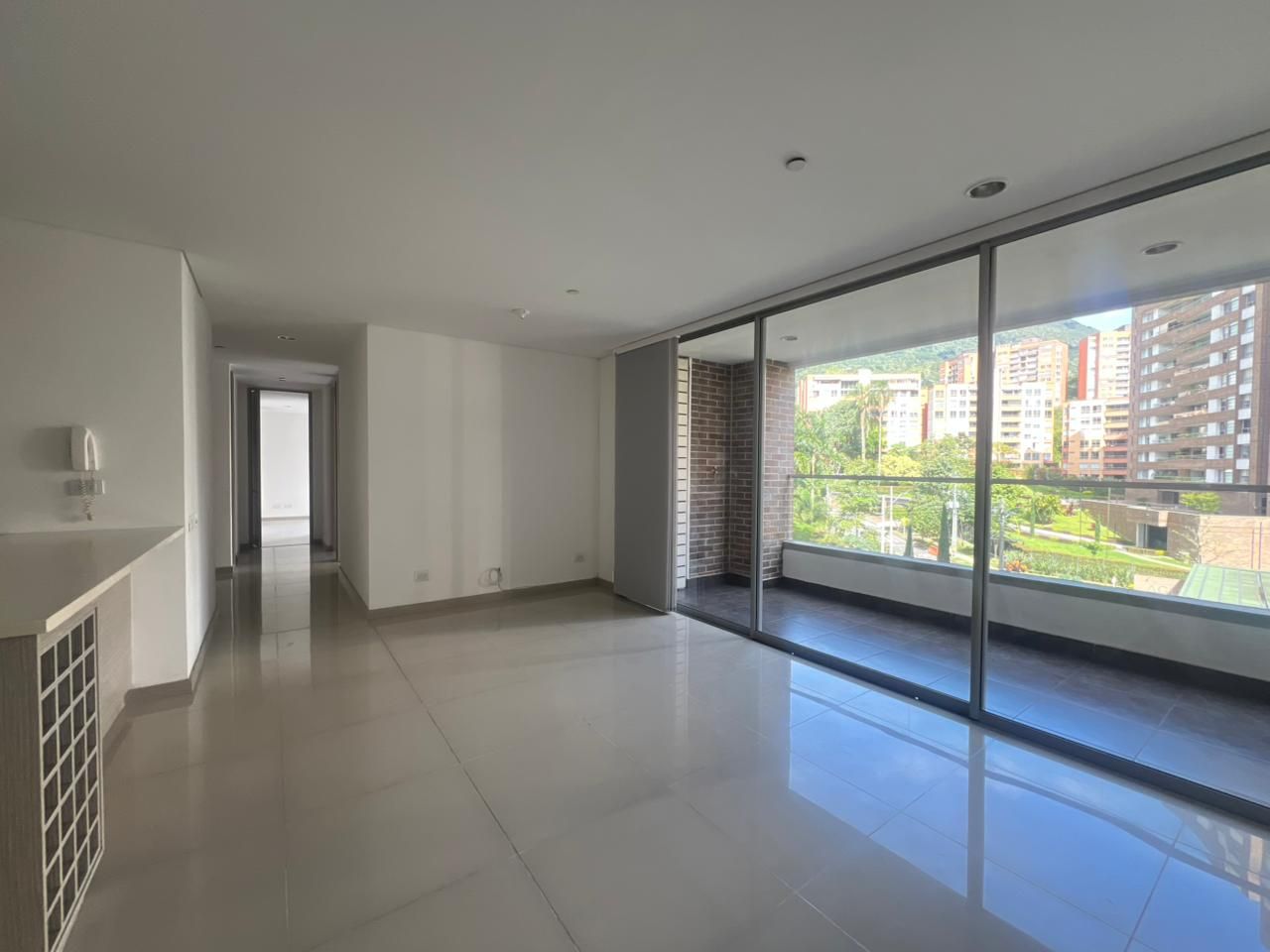 Apartamento en arriendo Antioquia Envigado Uribe Ángel 100 m2 Habitaciones 3 Baños 2 Garajes 2 Precio $4750000
