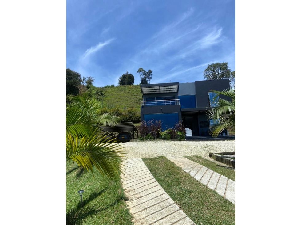 Casa Campestre en arriendo o venta Antioquia Medellín Medellín 2500 m2 Habitaciones 4 Baños 3 Garajes 10 Precio venta $2200000000 Precio arriendo $11500000