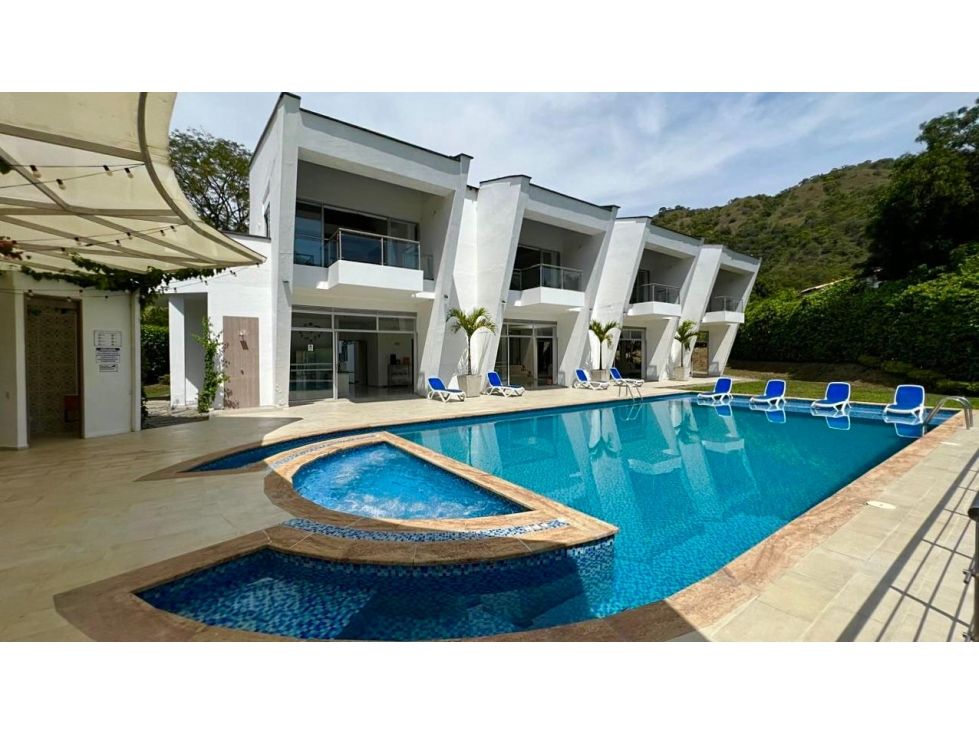 Finca en arriendo Antioquia Santafé De Antioquia Santafé De Antioquia 2100 m2 Habitaciones 6 Baños 7 Garajes 4 Precio $2500000