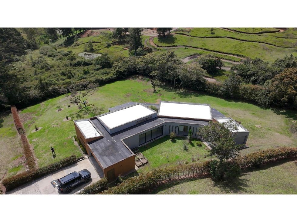 Casa Campestre en arriendo o venta Antioquia Rionegro San Antonio 3500 m2 Habitaciones 6 Baños 5 Garajes 4 Precio venta $2500000000 Precio arriendo $9500000