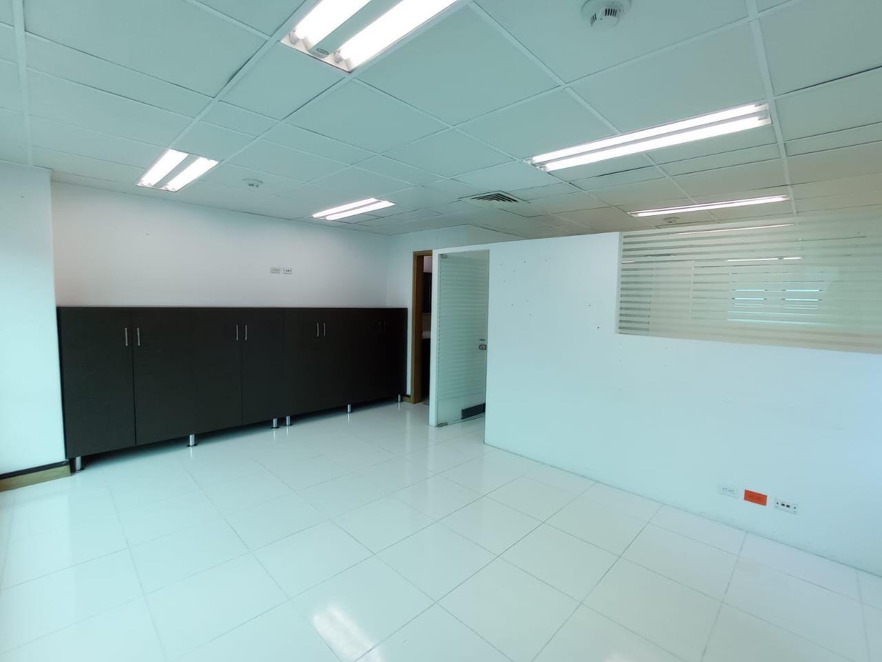 Oficina en arriendo Antioquia Medellín La Aguacatala 74 m2 Habitaciones 0 Baños 1 Garajes 1 Precio $7200000