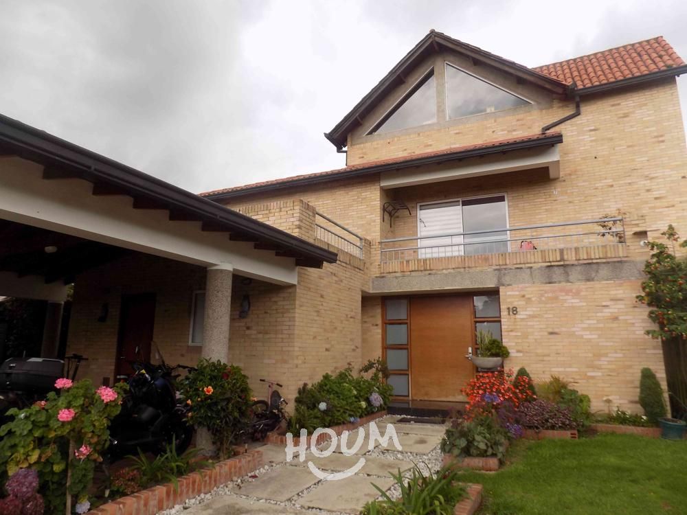 Casa en venta Cundinamarca Chía Br San Francisco 414 m2 Habitaciones 3 Baños 6 Garajes 6 Precio $2000000000