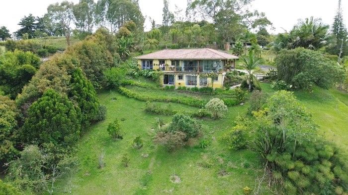 Finca en venta Antioquia El Carmen De Viboral El Carmen De Viboral 275 m2 Habitaciones 4 Baños 4 Garajes 2 Precio $1895000000