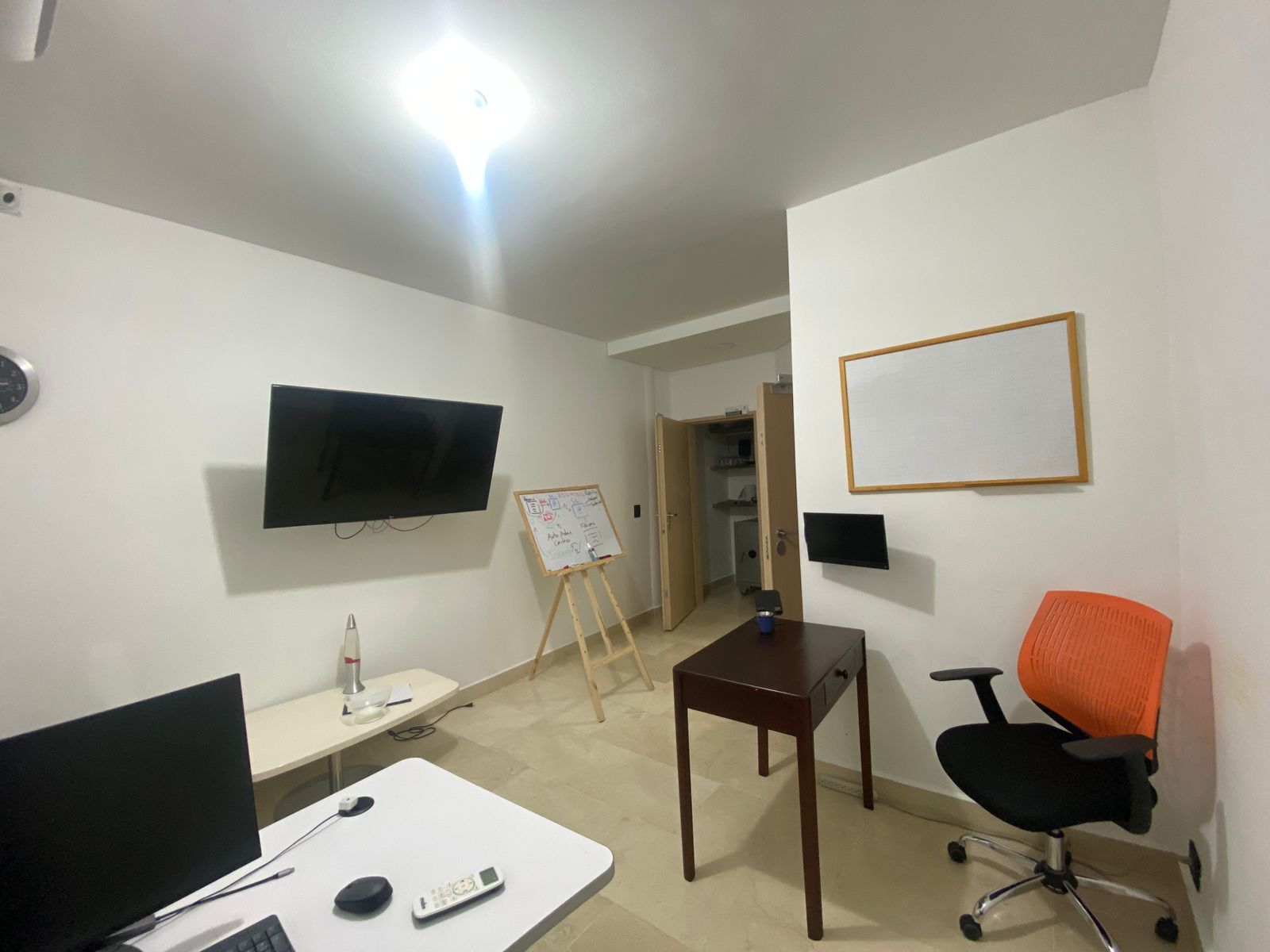 Oficina en arriendo o venta Antioquia Medellín La Florida 30 m2 Habitaciones 0 Baños 2 Garajes 2 Precio venta $430000000 Precio arriendo $3700000