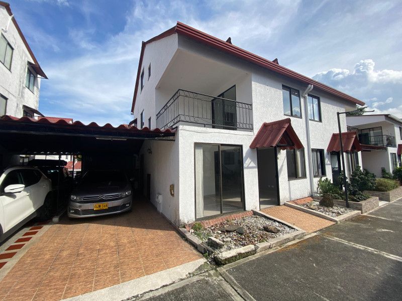 Casa en venta Risaralda Pereira Cr Bosques De Santa Helena I 160 m2 Habitaciones 4 Baños 4 Garajes 2 Precio $590000000