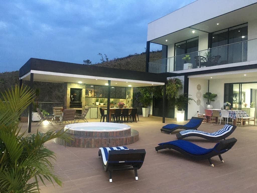 Finca en venta Valle Del Cauca Calima Calima 880 m2 Habitaciones 6 Baños 7 Garajes 4 Precio $3600000000