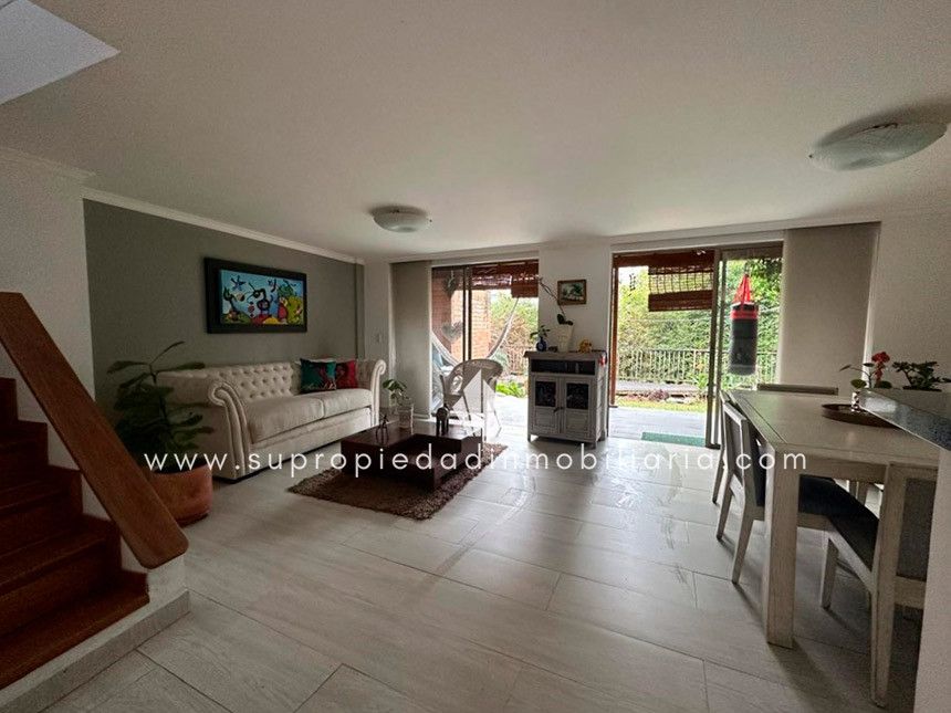 Casa en venta Antioquia Envigado La Clarita 240 m2 Habitaciones 3 Baños 3 Garajes 2 Precio $1180000000