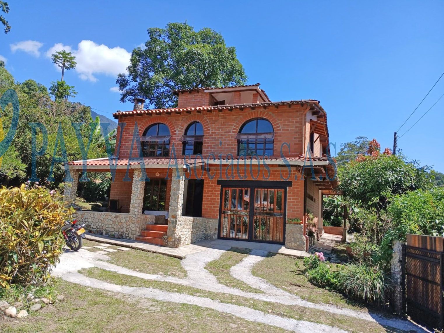 Casa Campestre en arriendo Antioquia La Estrella Chile 300 m2 Habitaciones 3 Baños 3 Garajes 1 Precio $6900000