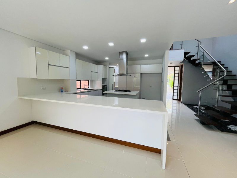 Casa en arriendo Antioquia Medellín Asd 280 m2 Habitaciones 3 Baños 5 Garajes 1 Precio $15000000