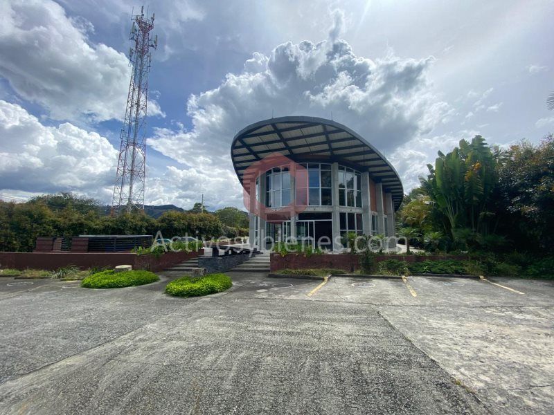 Local en arriendo Antioquia Rionegro Centro 900 m2 Habitaciones 0 Baños 2 Garajes 54 Precio $25000000