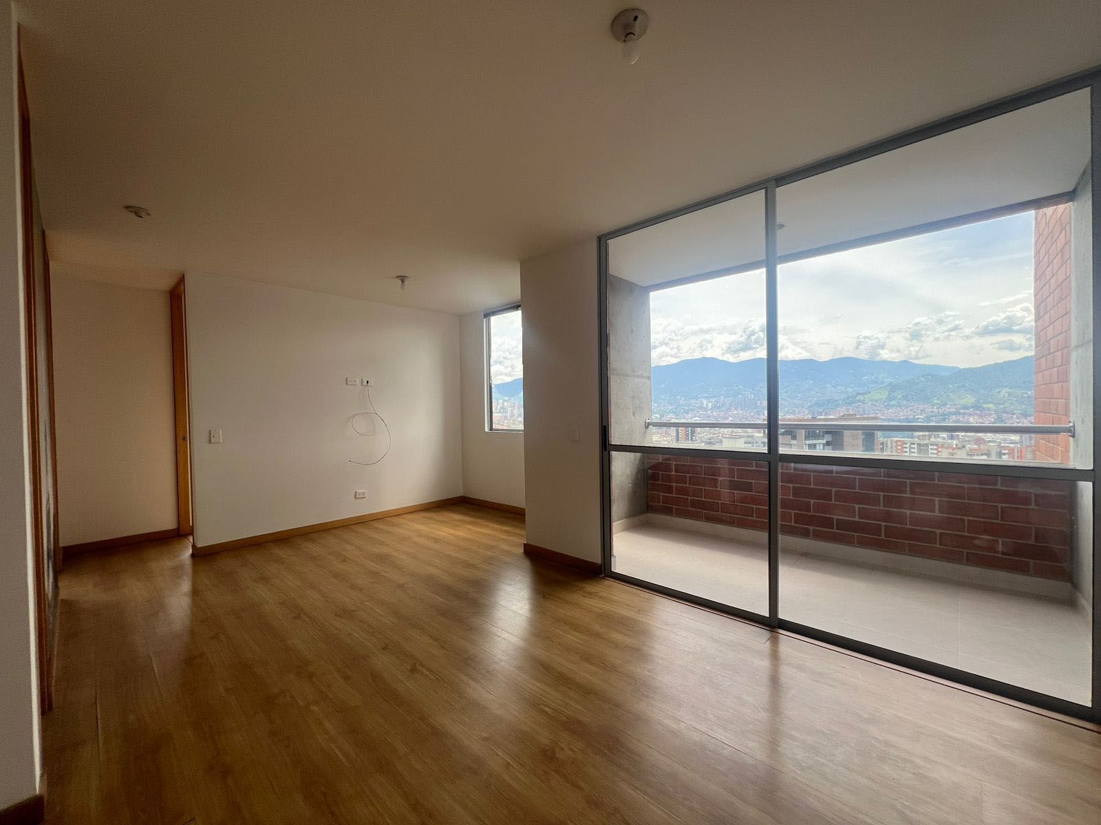 Apartamento en arriendo Antioquia Envigado El Esmeraldal 65 m2 Habitaciones 2 Baños 2 Garajes 1 Precio $3550000