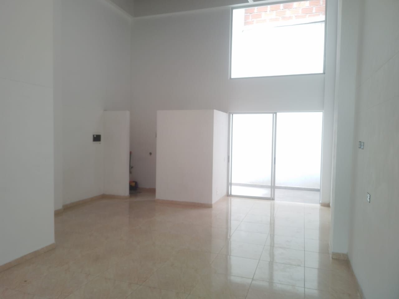 Local en arriendo o venta Antioquia Medellín Lorena 60 m2 Habitaciones 0 Baños 1 Garajes 0 Precio venta $580000000 Precio arriendo $3100000