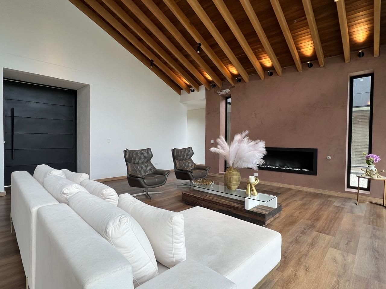 Casa en arriendo o venta Antioquia Medellín San Lucas 475 m2 Habitaciones 3 Baños 4 Garajes 2 Precio venta $4000000000 Precio arriendo $26000000