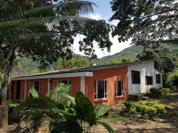 Finca en venta Cundinamarca La Mesa La Mesa 1700 m2 Habitaciones 3 Baños 3 Garajes 8 Precio $480000000