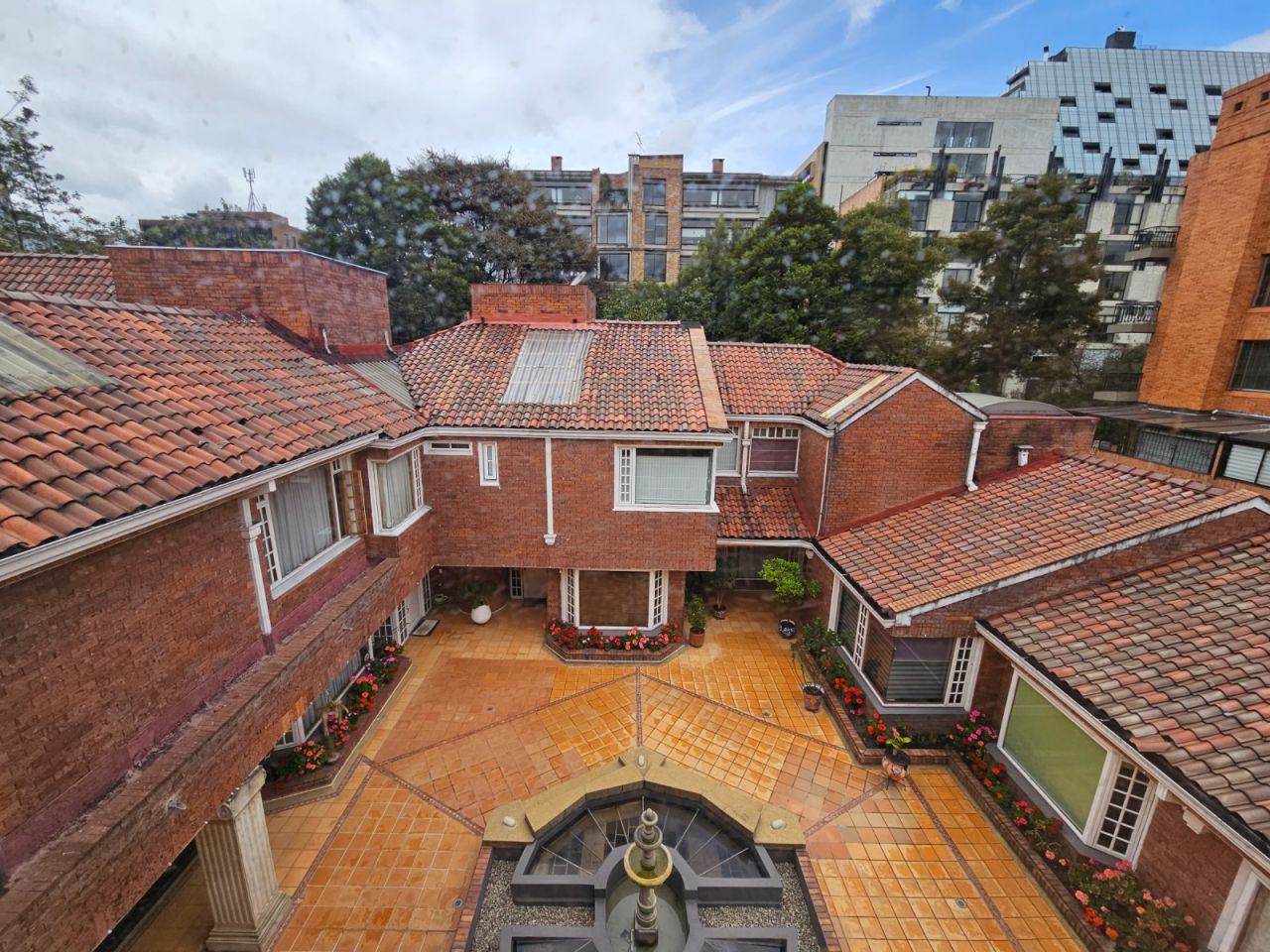 Casa en venta Cundinamarca Bogotá Chico 268 m2 Habitaciones 3 Baños 4 Garajes 3 Precio $2200000000