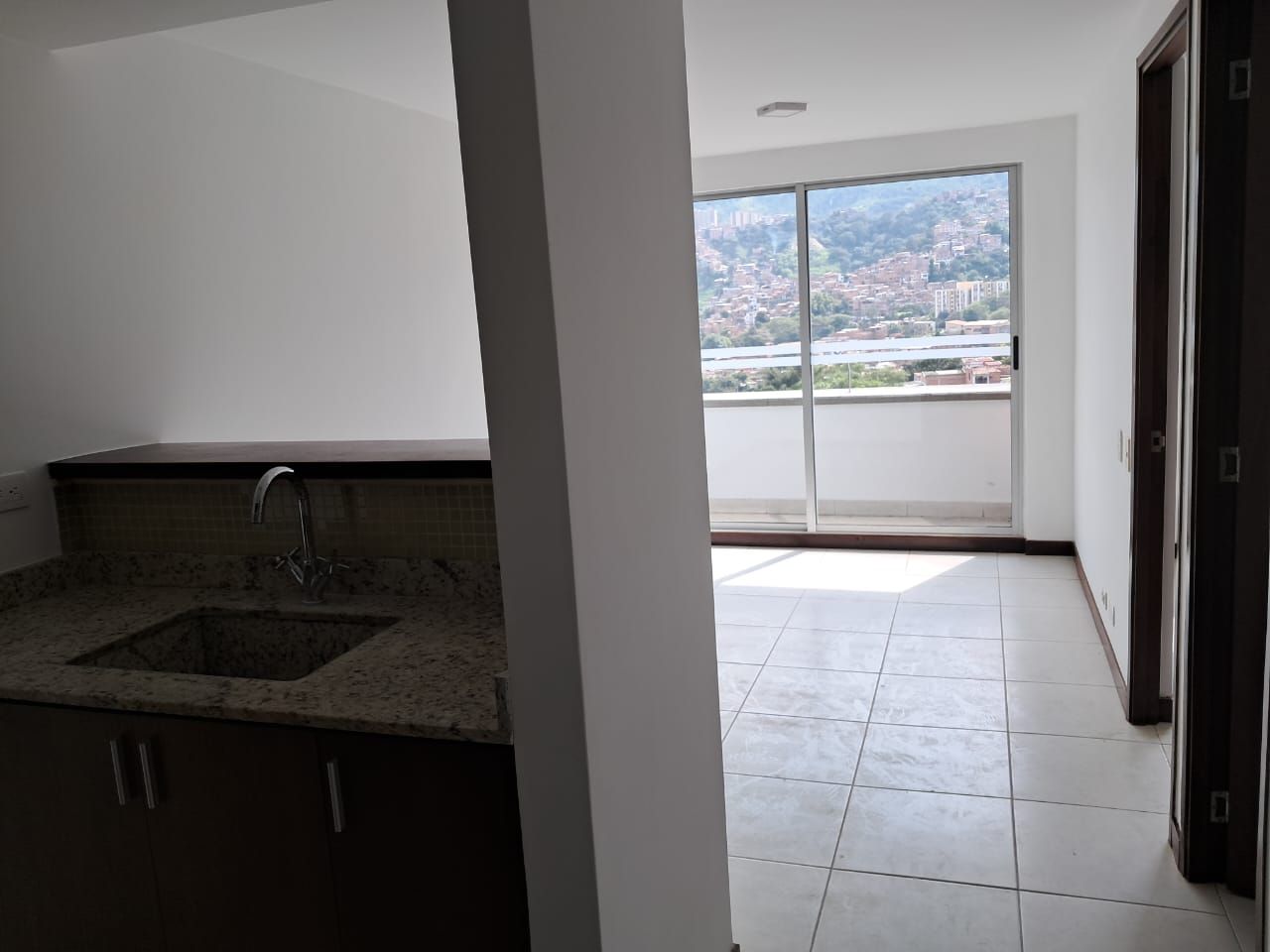 Apartaestudio en arriendo Antioquia Medellín Loma De Los Bernal 35 m2 Habitaciones 1 Baños 1 Garajes 1 Precio $2500000
