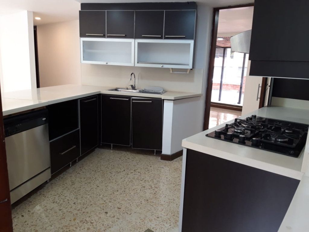 Apartamento en arriendo Antioquia Medellín La Florida 280 m2 Habitaciones 4 Baños 3 Garajes 2 Precio $8000000